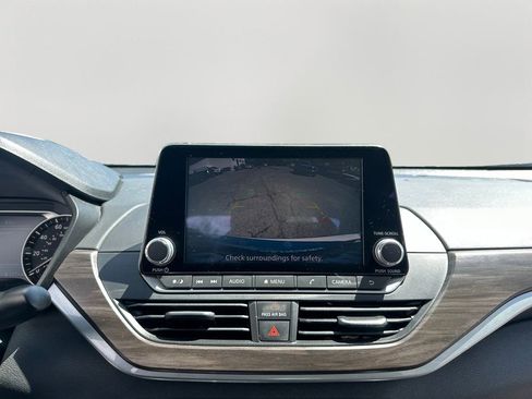 Used 2024 Nissan Altima 2.5 SV FWD image 16