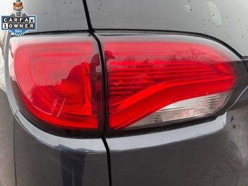 Used 2020 Chrysler Pacifica Touring-L Plus w/ Tire & Wheel Group FWD image 21