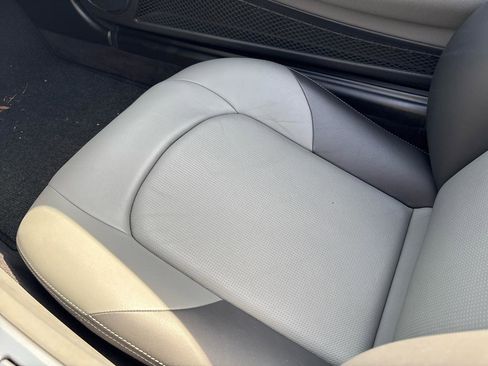 Used 2006 Chrysler Crossfire Limited image 18