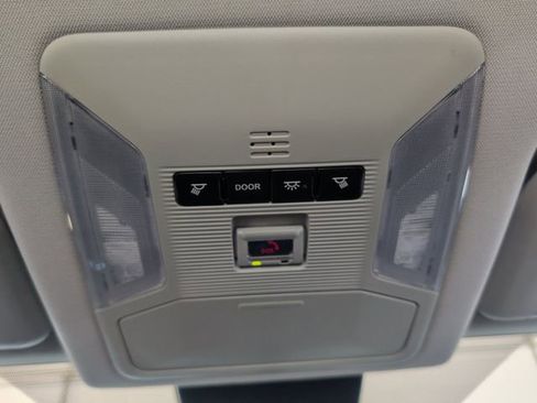 Used 2021 Toyota RAV4 LE image 7