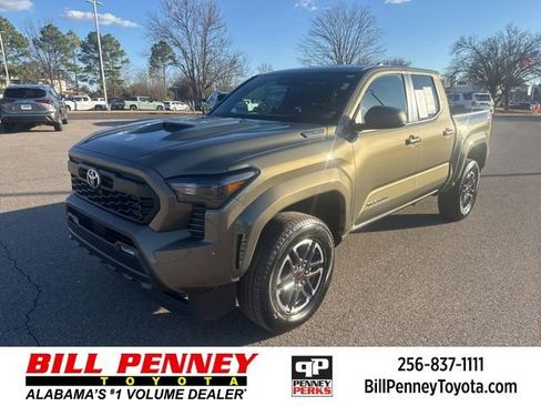 Used 2025 Toyota Tacoma TRD Sport image 1