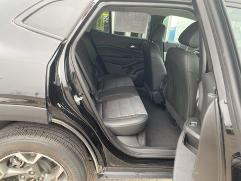 Used 2025 Chevrolet Trax LT FWD image 27