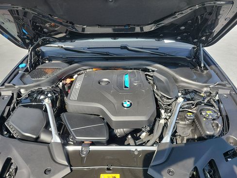 Used 2023 BMW 530e w/ Convenience Package RWD image 32