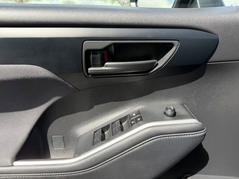 Used 2024 Toyota Highlander LE image 23