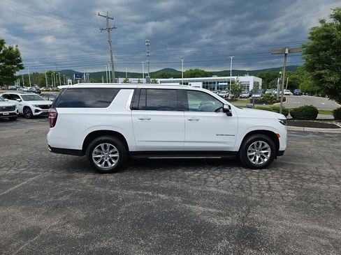 Used 2023 Chevrolet Suburban Premier AWD/4WD image 7