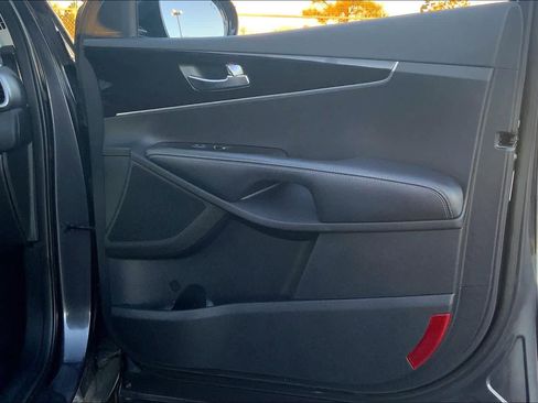 Used 2019 Kia Sorento LX w/ LX Convenience Package image 21