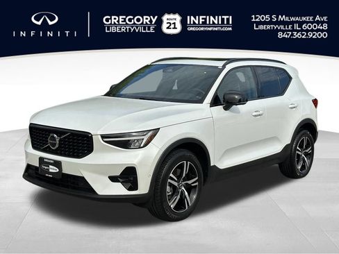 Used 2023 Volvo XC40 B5 Plus AWD/4WD image 1