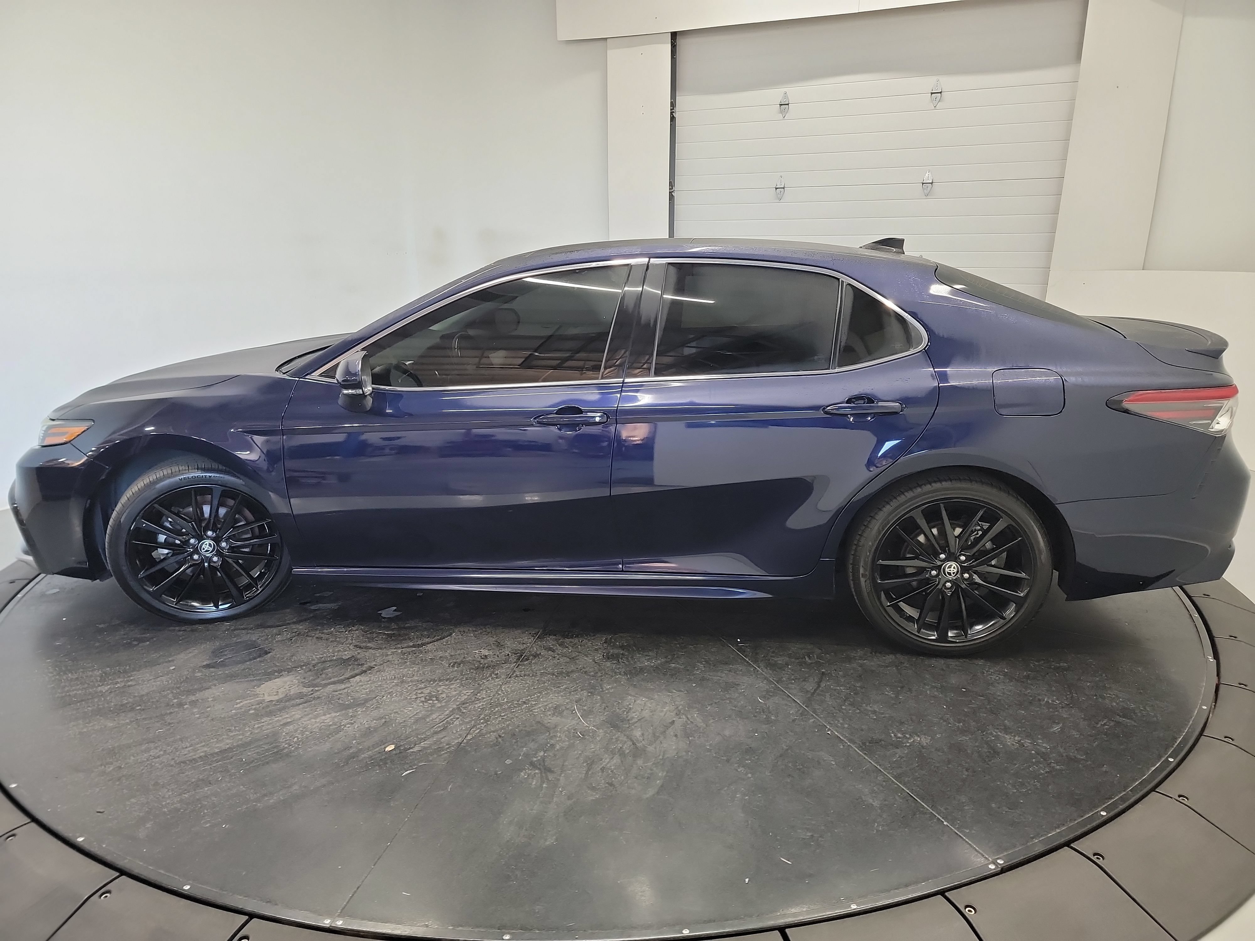 Used 2022 Toyota Camry XSE FWD image 4