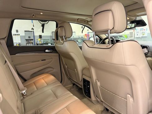 Used 2021 Jeep Grand Cherokee Overland AWD/4WD image 26