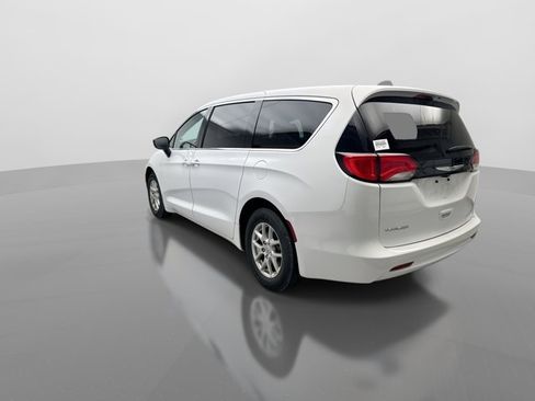 Used 2024 Chrysler Voyager LX FWD image 3