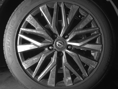 Used 2025 Nissan Altima 2.5 SV FWD image 13