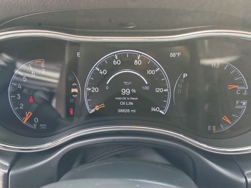 Used 2018 Jeep Grand Cherokee Laredo RWD image 16