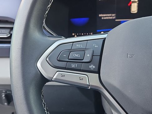 Certified 2022 Volkswagen Taos SE w/ Panoramic Sunroof Package image 18