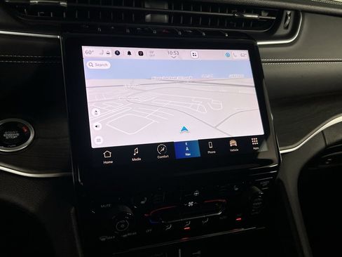 Used 2023 Jeep Grand Cherokee Limited image 16