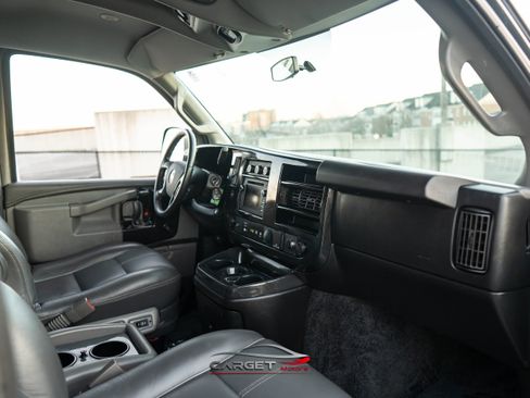 Used 2017 Chevrolet Express 2500 image 14