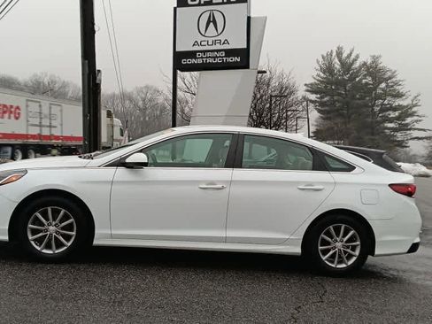 Used 2018 Hyundai Sonata SE w/ Cargo Package image 2
