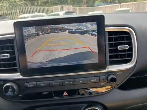 Used 2021 Hyundai Venue SE FWD image 14