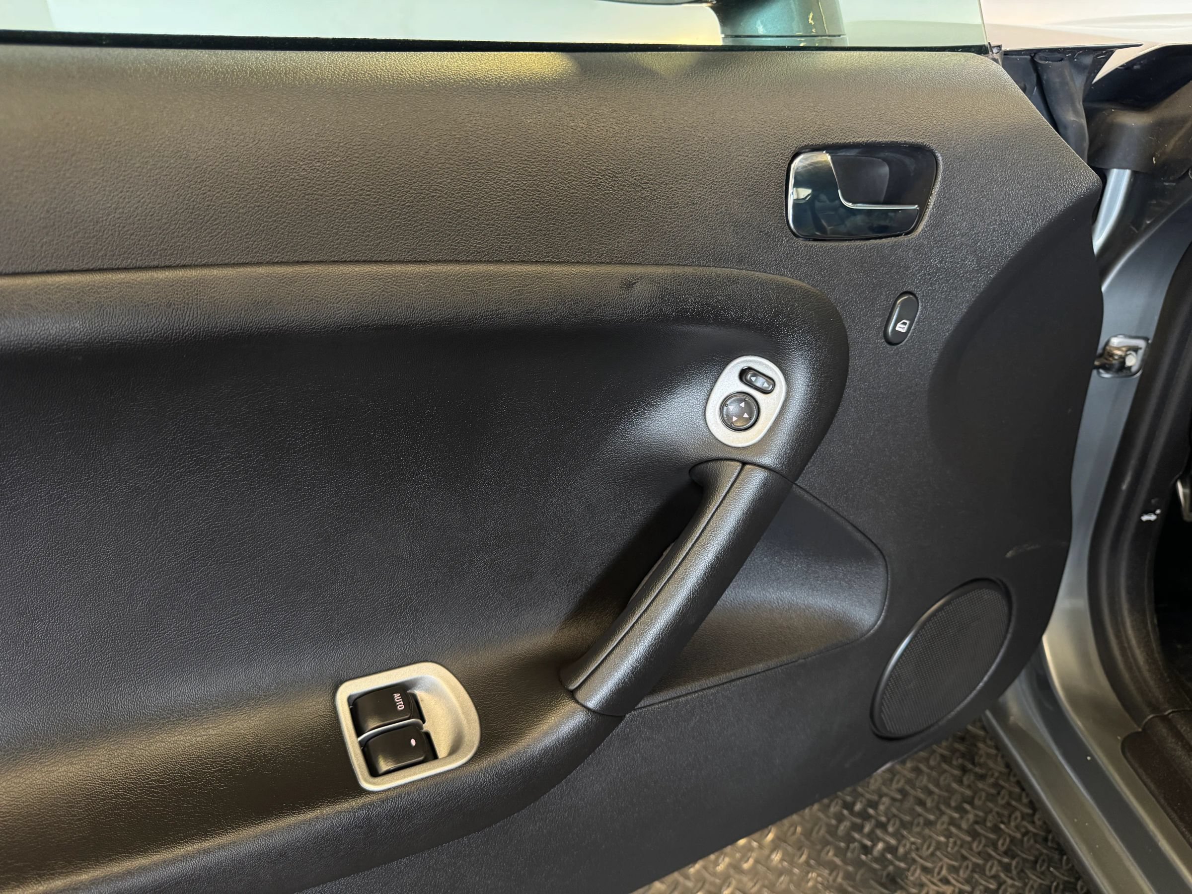 Used 2007 Pontiac Solstice Convertible w/ Premium Package RWD image 9