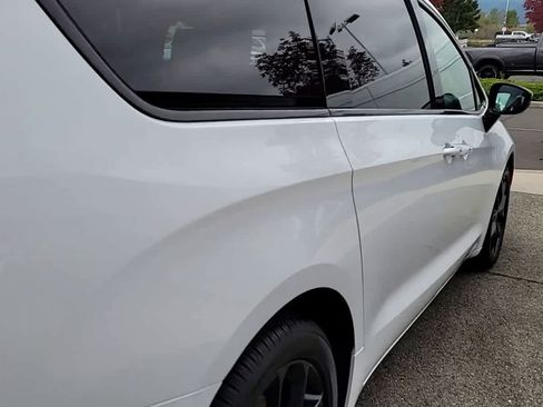 New 2026 Chrysler Pacifica Select image 8