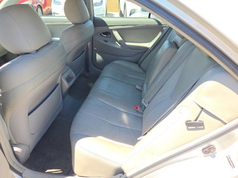Used 2010 Toyota Camry LE FWD image 11