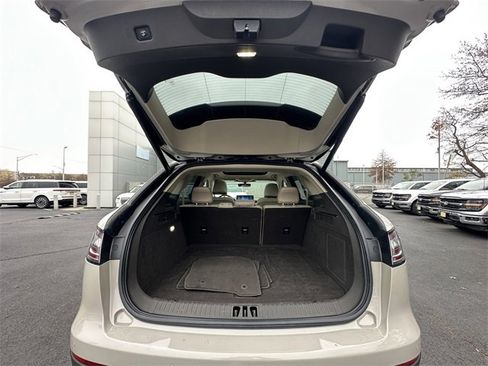 Certified 2022 Lincoln Nautilus Reserve image 42