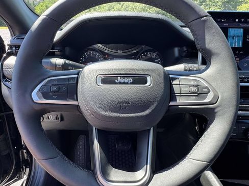 Used 2026 Jeep Compass Latitude AWD/4WD image 17