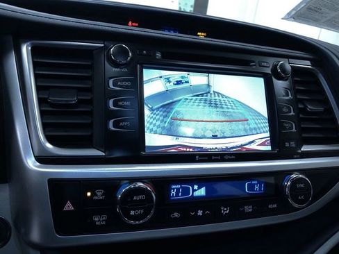 Certified 2017 Toyota Highlander XLE image 28
