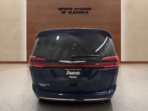 Used 2024 Chrysler Pacifica Touring-L image 5
