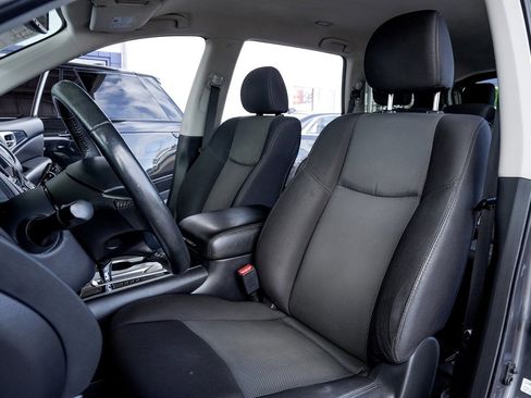 Used 2019 Nissan Pathfinder SV image 9