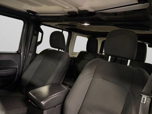 Used 2018 Jeep Wrangler Unlimited Sport AWD/4WD image 37