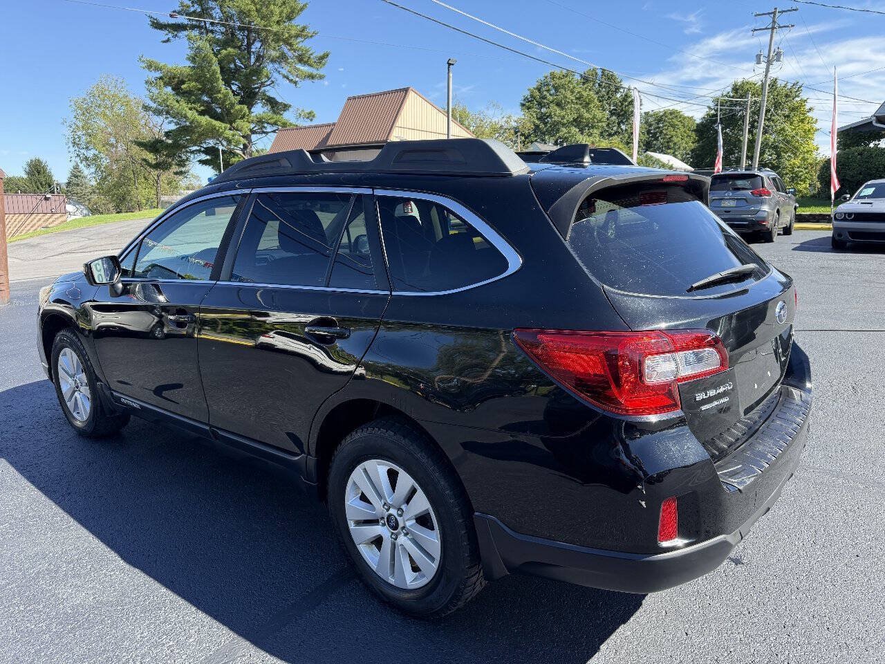 Used 2017 Subaru Outback 2.5i Premium AWD/4WD image 7