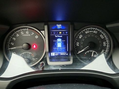 Used 2018 Toyota Tacoma TRD Sport image 14