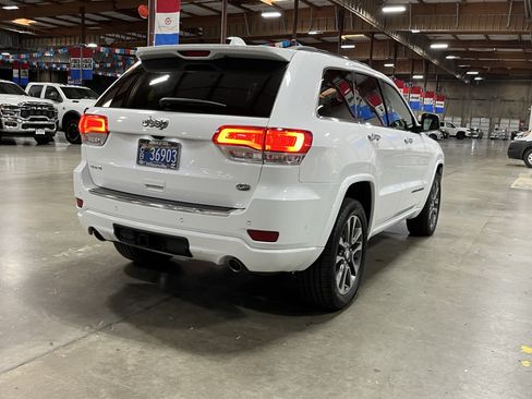 Used 2018 Jeep Grand Cherokee Overland AWD/4WD image 5