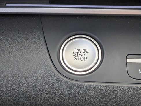 New 2025 Hyundai Elantra SEL image 38