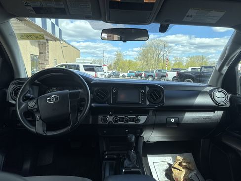 Used 2017 Toyota Tacoma SR w/ Tow Package AWD/4WD image 4