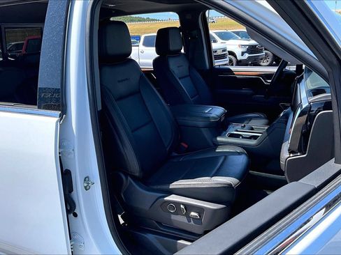 Used 2024 GMC Sierra 3500 Denali w/ Denali Reserve Package AWD/4WD image 7