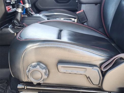 Used 2022 Jeep Gladiator Rubicon w/ Cold Weather Group image 18