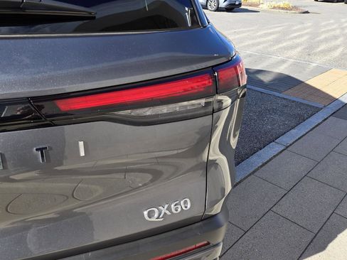 Certified 2025 INFINITI QX60 Luxe image 13