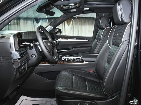 Used 2026 Cadillac Escalade ESV Platinum Sport AWD/4WD image 47