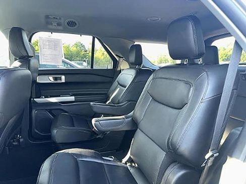 Used 2023 Ford Explorer Limited AWD/4WD image 11