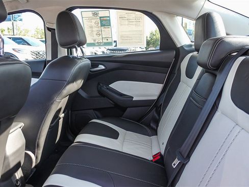 Used 2012 Ford Focus Titanium image 23