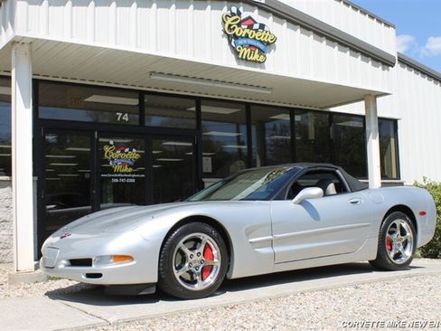 Used 2002 Chevrolet Corvette Coupe w/ Preferred Equipment Group2 RWD image 2