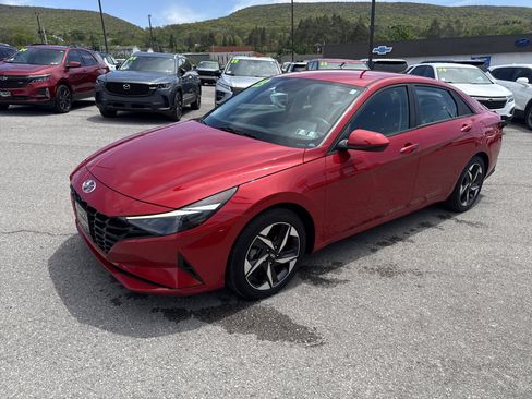 Used 2023 Hyundai Elantra SEL w/ Convenience Package FWD image 8