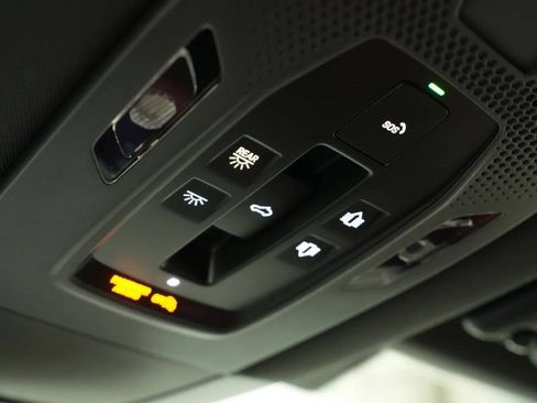 Used 2025 Porsche Macan Electric image 33