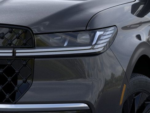 New 2025 Lincoln Navigator L Reserve w/ Jet Appearance Package image 18