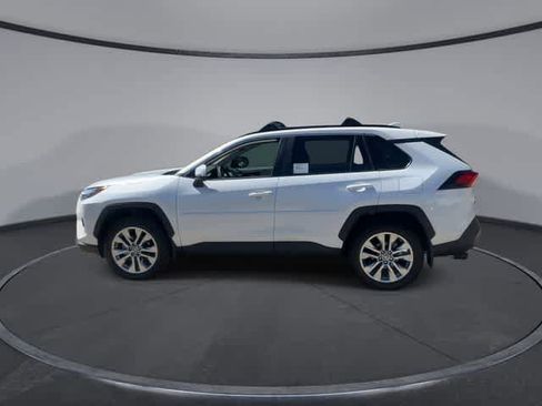 Used 2025 Toyota RAV4 XLE Premium image 5