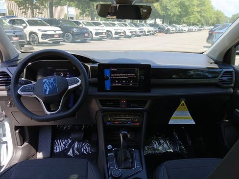 New 2026 Volkswagen Taos SE AWD/4WD image 12