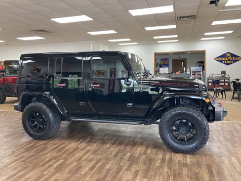 Used 2017 Jeep Wrangler Unlimited Rubicon AWD/4WD image 6