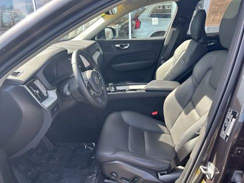 Certified 2025 Volvo XC60 B5 Plus AWD/4WD image 17