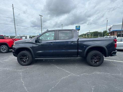 Used 2023 Chevrolet Silverado 1500 ZR2 w/ Technology Package AWD/4WD image 9